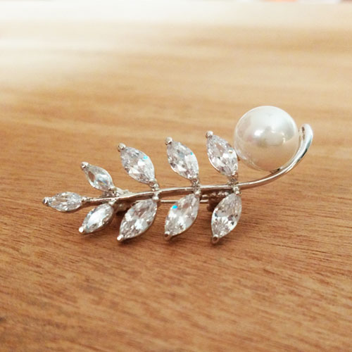daydream elegant brooch
